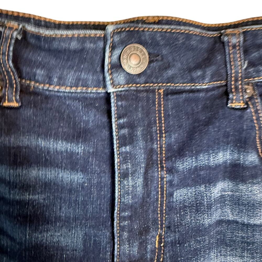 American Eagle Next Level Stretch High Rise Cuffed Blue Denim Jean Shorts 16 - Picture 4 of 9